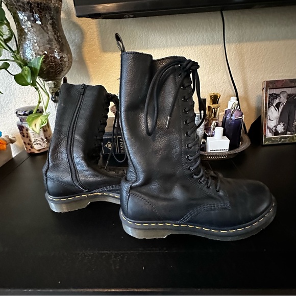 Womens Dr. Martens 1B99 Mid-Calf Boot - Black, 14 eye - Picture 5 of 7